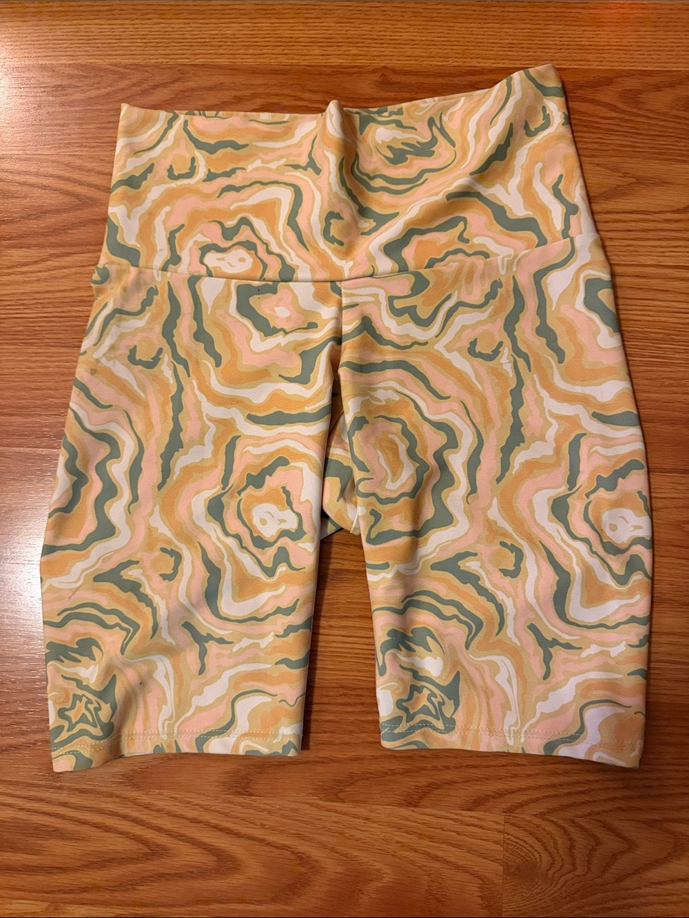 High-Rise Women's Bike Shorts in Peach & Sage Swirl